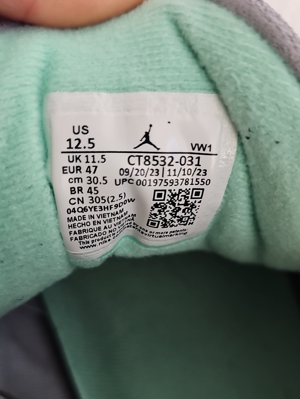 Air Jordan 3 Retros 12.5 Men's Leather Sneakers with Mint Accents - Picture 5 of 7
